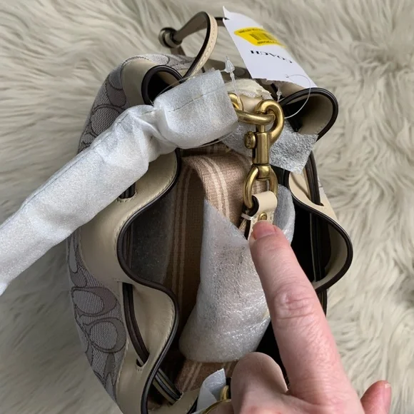 Coach Field Bucket Bag Ivory/Stone - Picture 12 of 14